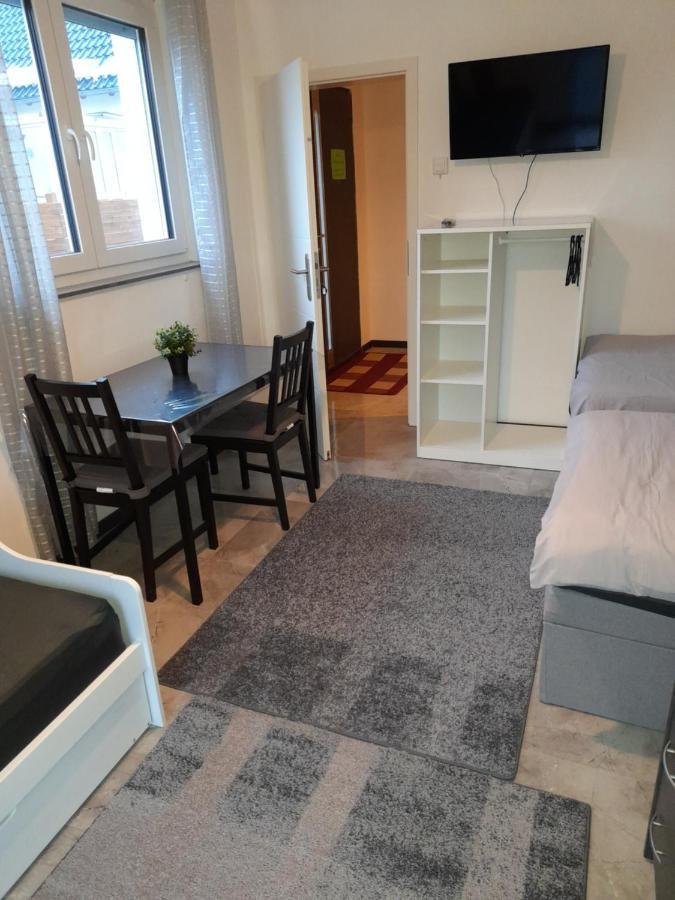 Berlin - Schoenefeld Gruene Wohnung エクステリア 写真