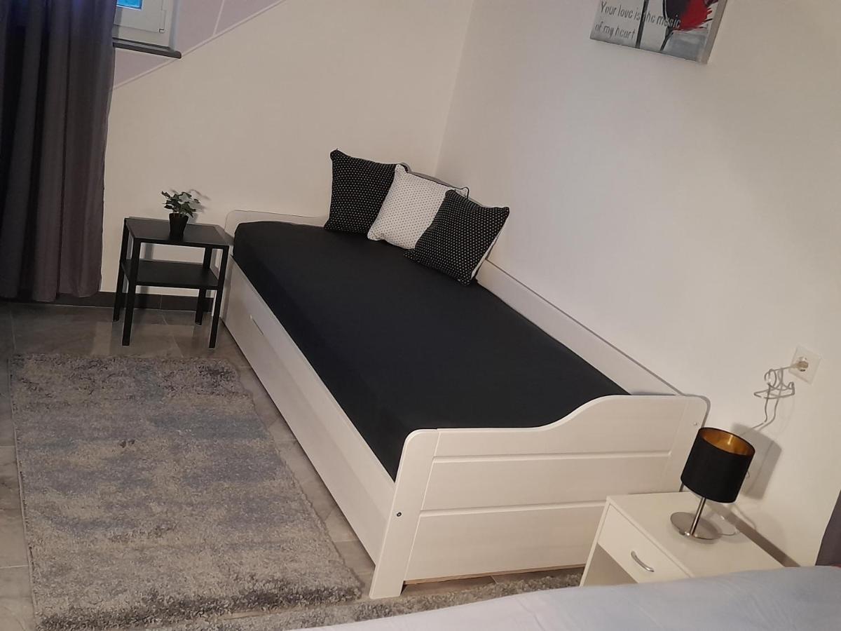 Berlin - Schoenefeld Gruene Wohnung エクステリア 写真