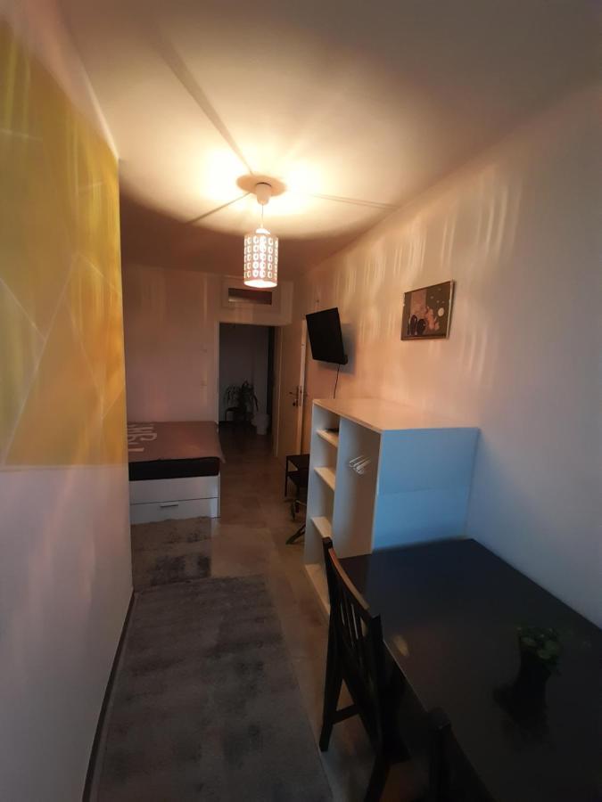 Berlin - Schoenefeld Gruene Wohnung エクステリア 写真